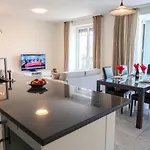 Le Jazz By Interhome Lägenhet Montreux